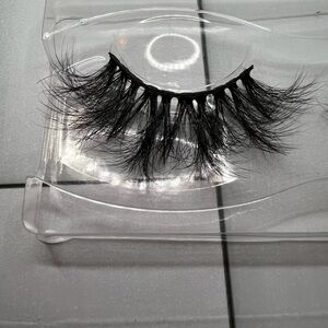 Dramatic Black False Eyelashes